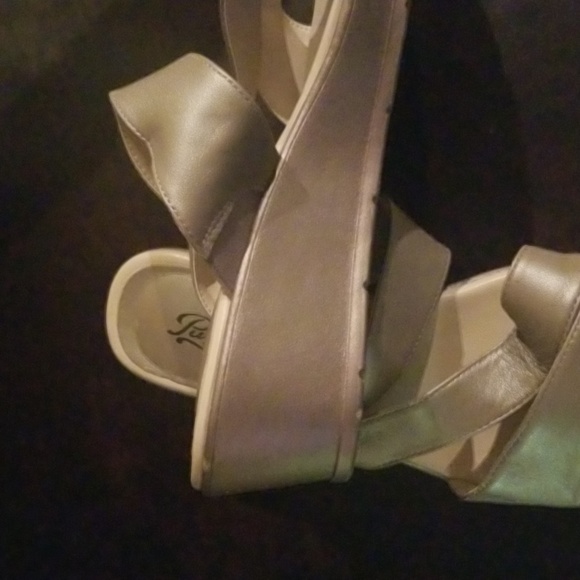 PURE SOLE Sz 8.5M, Champagne colored Wedge Sandals, 1.5/2" Heel, NWOT #8 - Picture 2 of 6